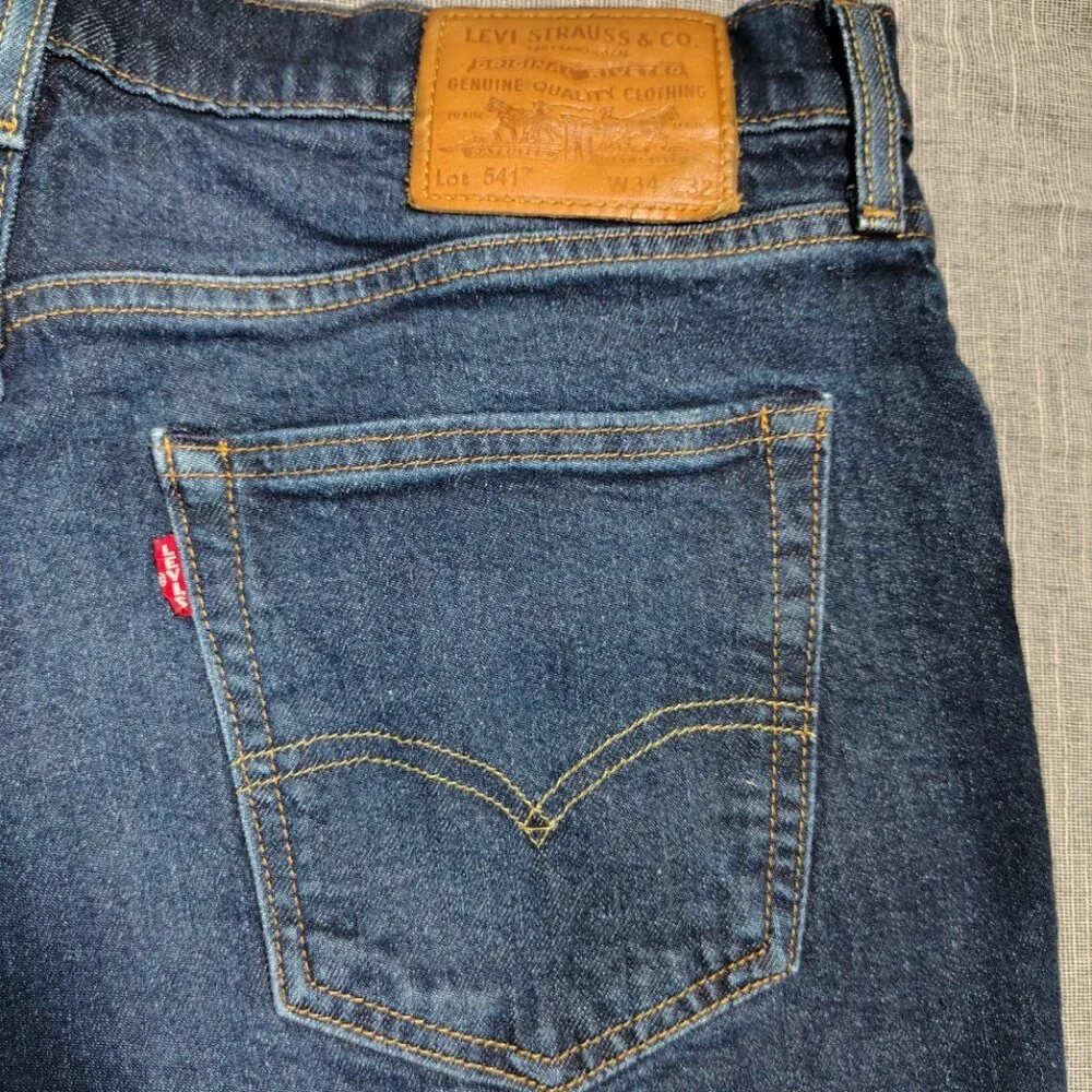 Levi's Premium Jeans Men's Size 34x32 Dark Wash Indigo 541 Athletic Tapered Leg‎